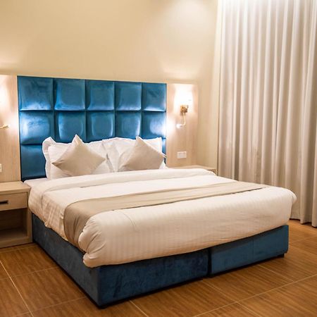 Granada Palace Inn Рияд Екстериор снимка