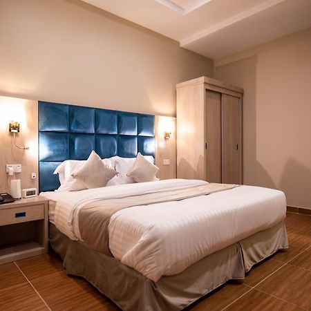 Granada Palace Inn Рияд Екстериор снимка