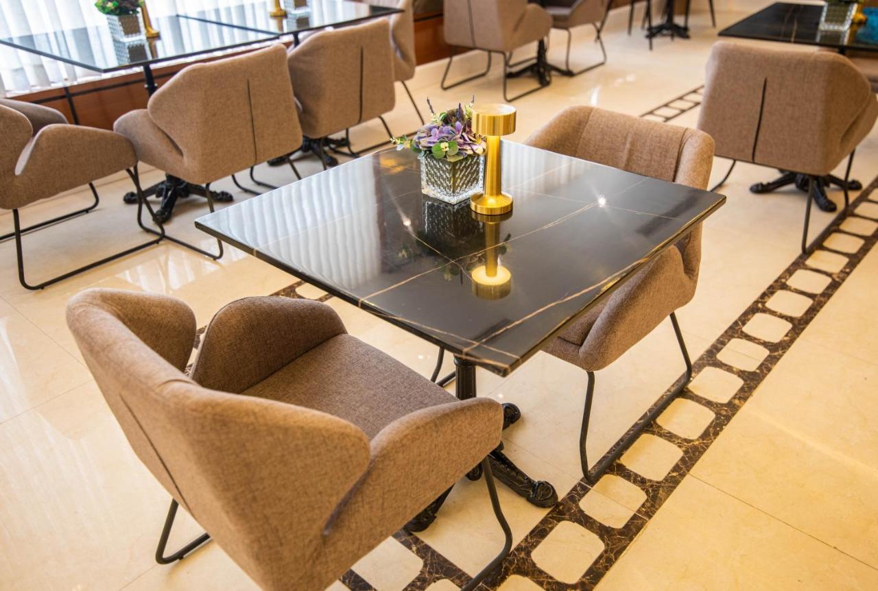 Granada Palace Inn Рияд Екстериор снимка