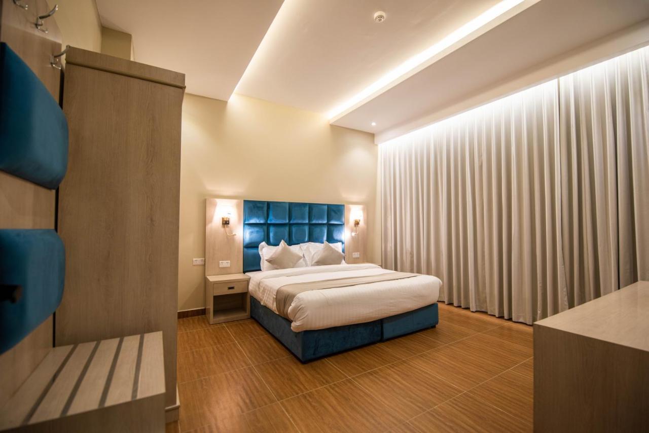 Granada Palace Inn Рияд Екстериор снимка