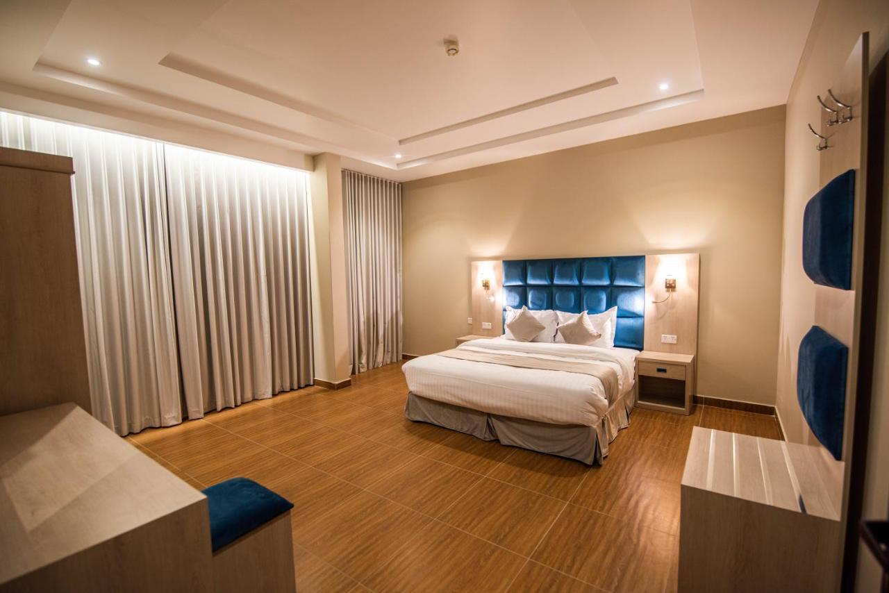 Granada Palace Inn Рияд Екстериор снимка
