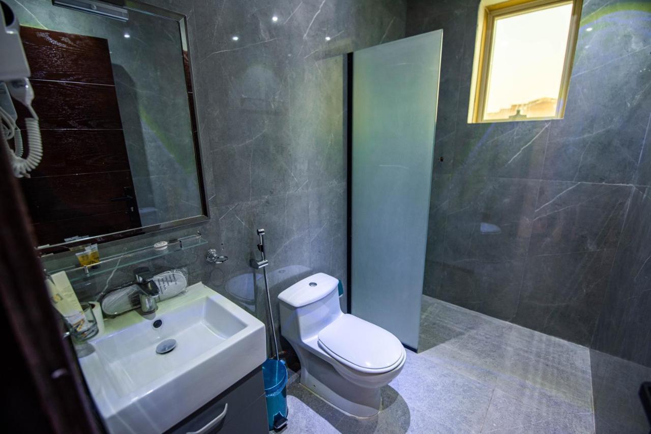Granada Palace Inn Рияд Екстериор снимка
