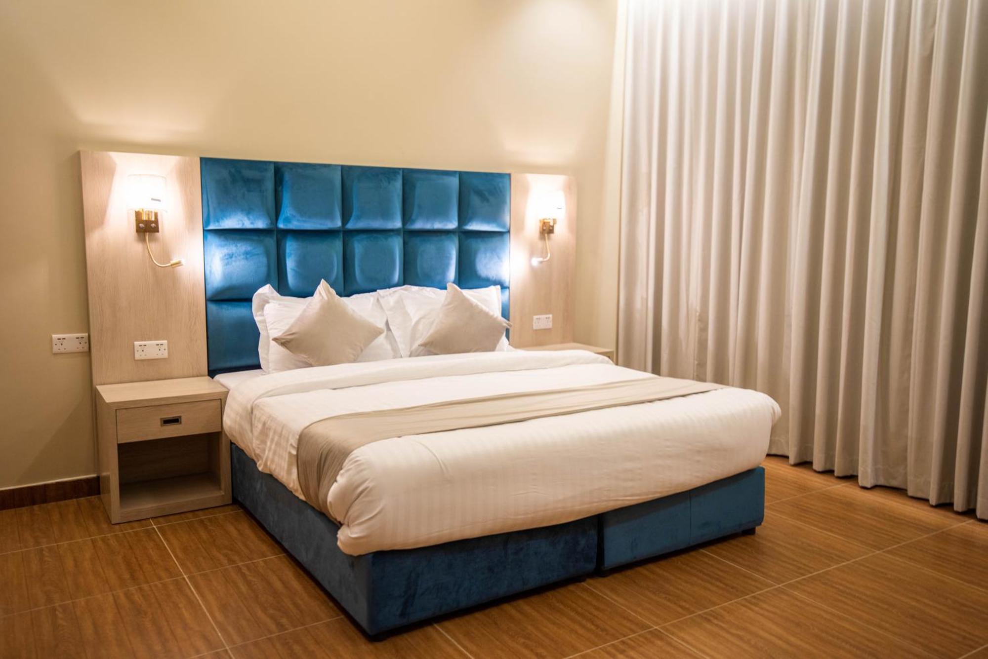 Granada Palace Inn Рияд Екстериор снимка