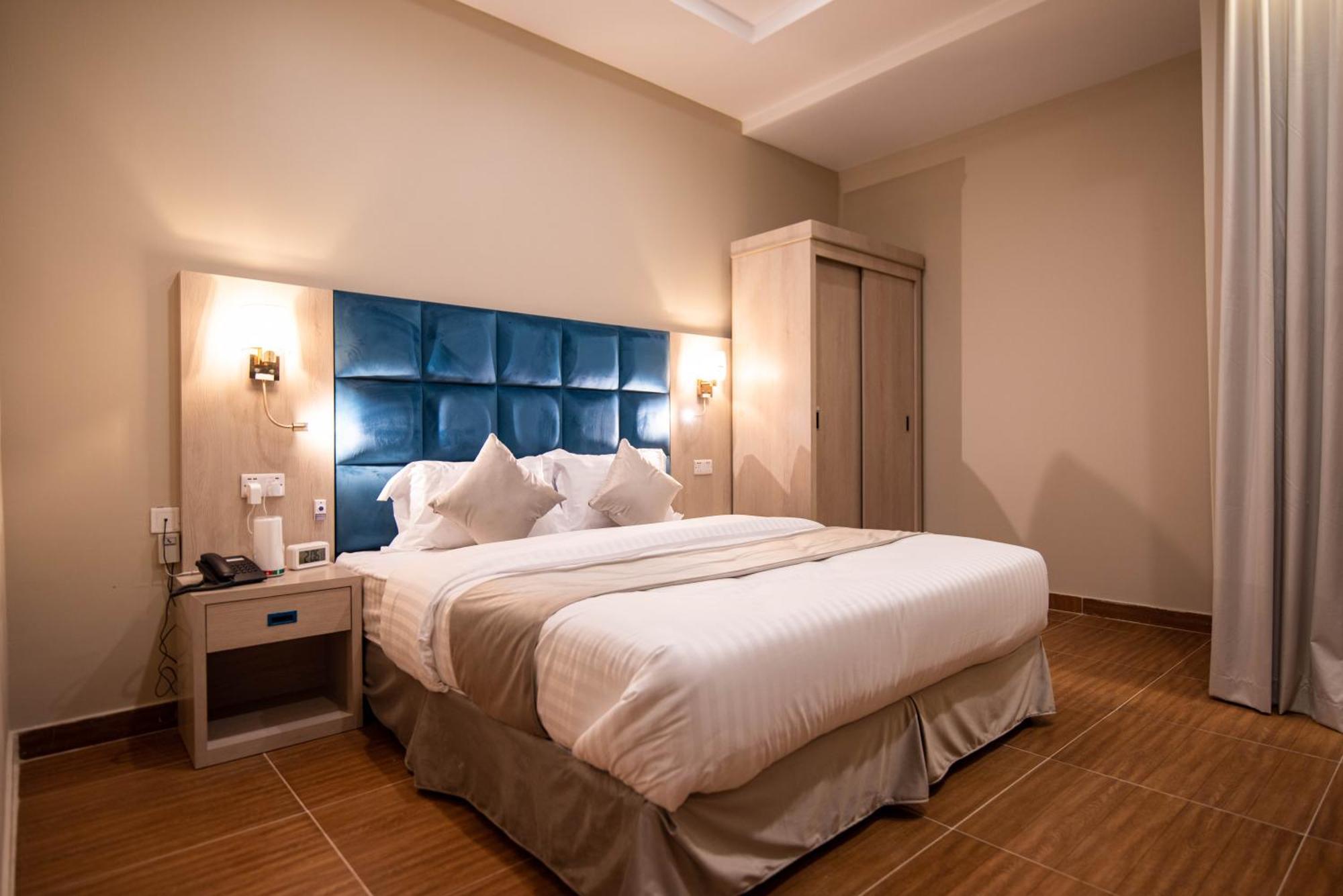 Granada Palace Inn Рияд Екстериор снимка