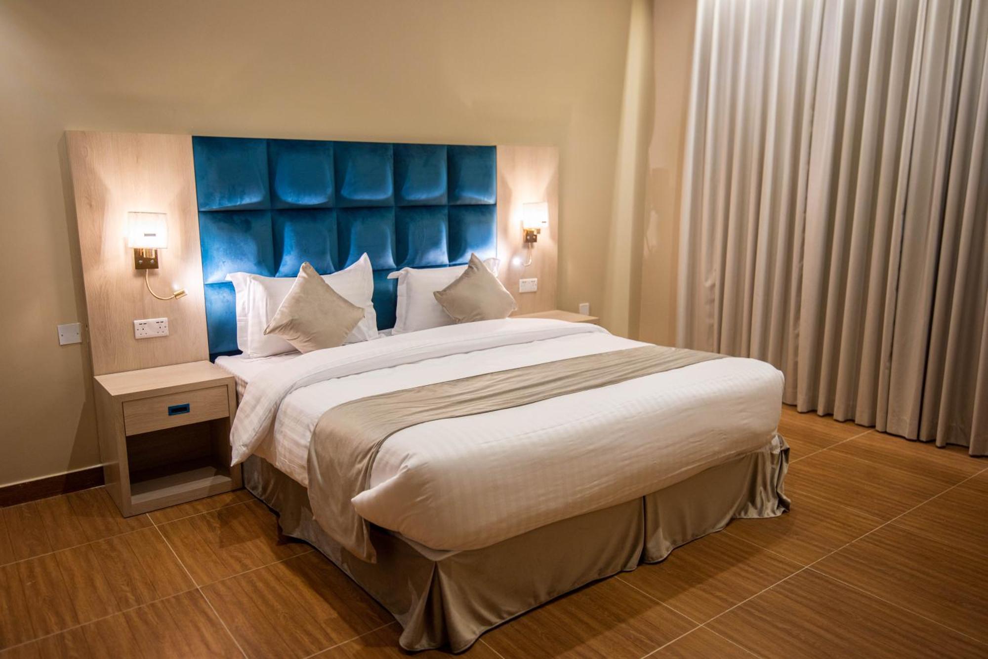 Granada Palace Inn Рияд Екстериор снимка
