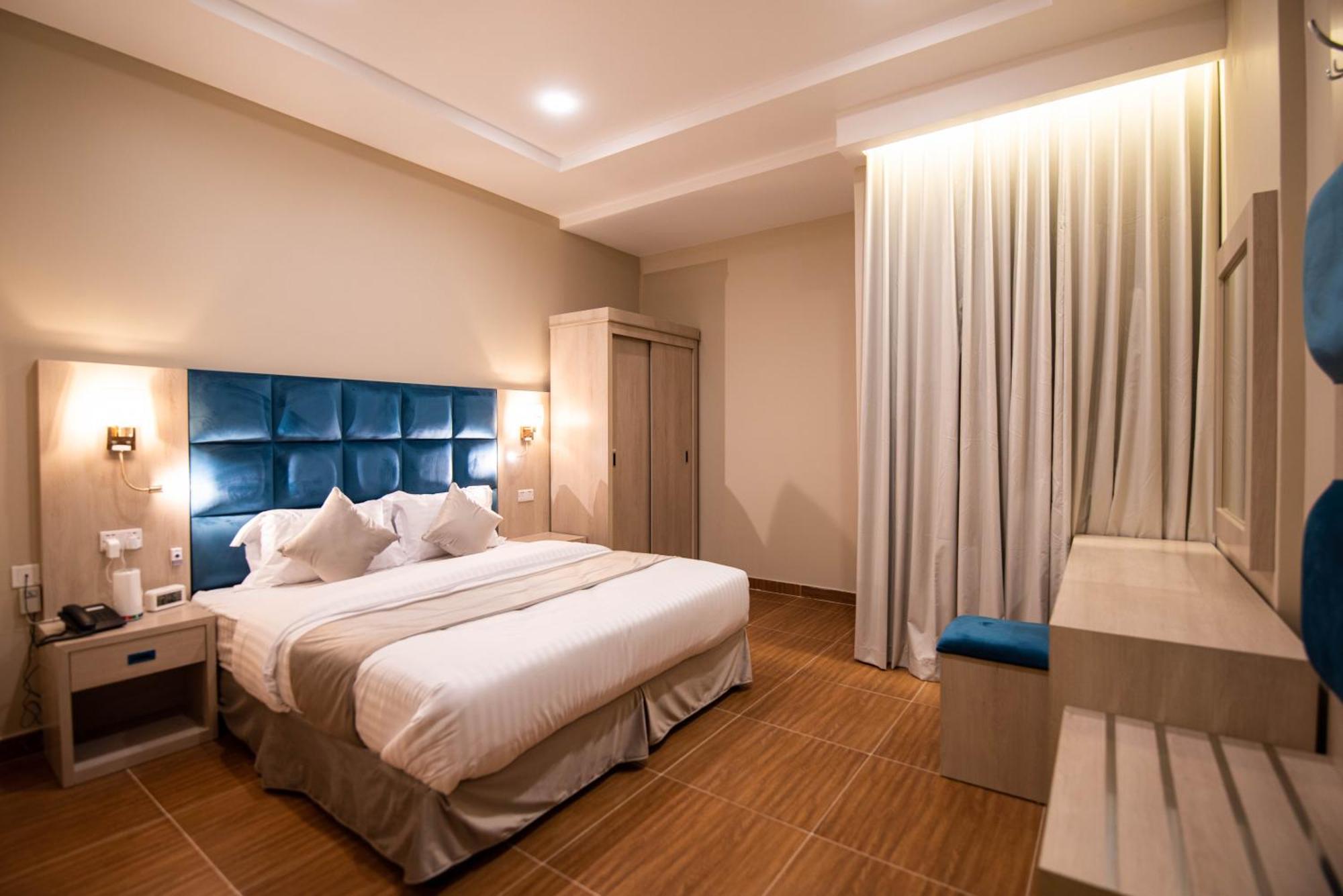 Granada Palace Inn Рияд Екстериор снимка