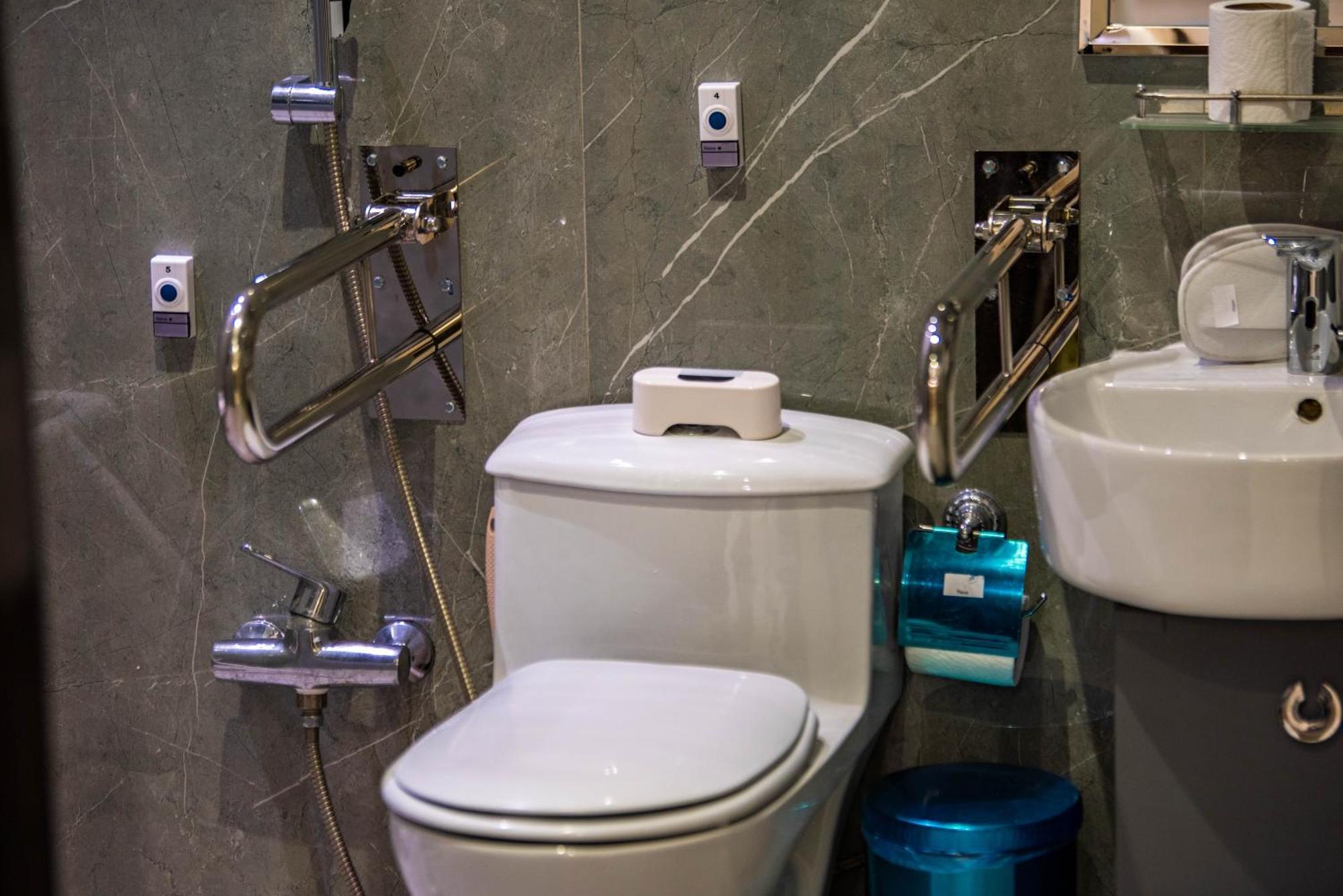 Granada Palace Inn Рияд Екстериор снимка